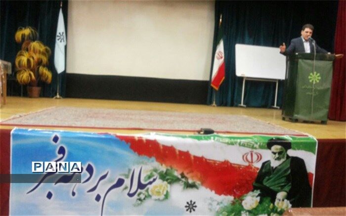 صبحگاه ویژه به مناسبت چهلمین سالگرد پیروزی انقلاب اسلامی در دبیرستان فرزانگان دوره دوم