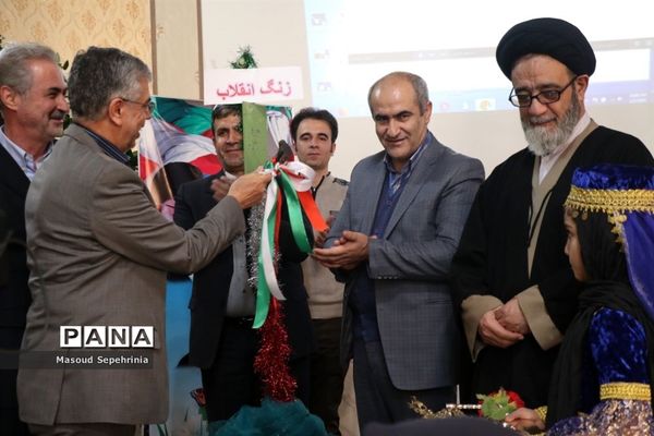 زنگ انقلاب در دبستان خدیجه کبری تبریز