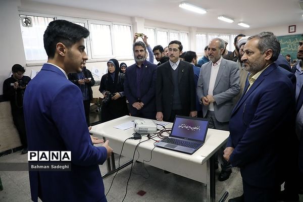 آیین گشایش نمایشگاه‌های دانش‌آموزی مدرسه انقلاب