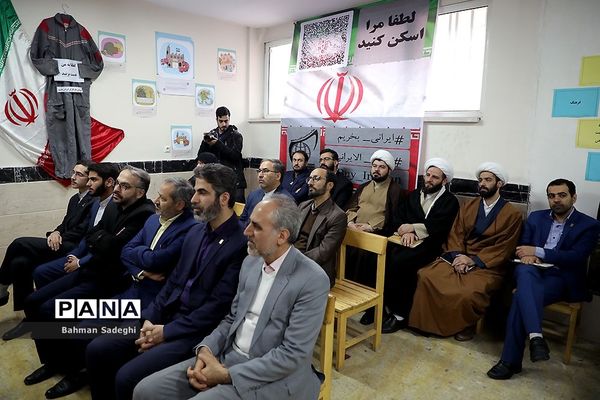 آیین گشایش نمایشگاه‌های دانش‌آموزی مدرسه انقلاب