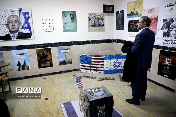 آیین گشایش نمایشگاه‌های دانش‌آموزی مدرسه انقلاب