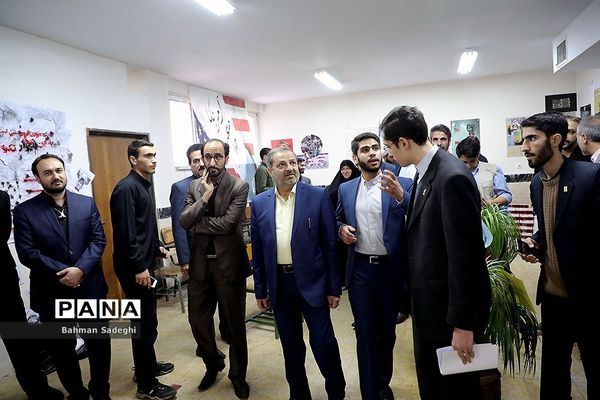 آیین گشایش نمایشگاه‌های دانش‌آموزی مدرسه انقلاب