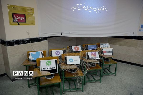 آیین گشایش نمایشگاه‌های دانش‌آموزی مدرسه انقلاب