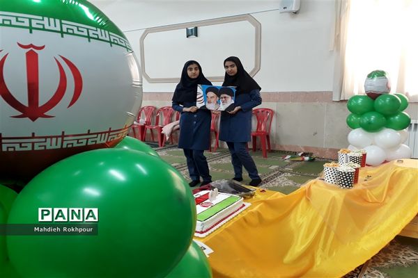 برگزاری مراسم چهلمین سالگرد انقلاب اسلامی دردبیرستان فخرالزمان قریب