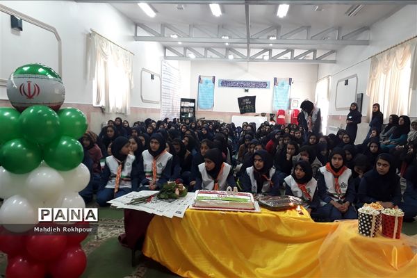برگزاری مراسم چهلمین سالگرد انقلاب اسلامی دردبیرستان فخرالزمان قریب