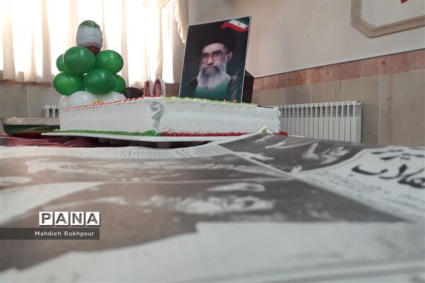 برگزاری مراسم چهلمین سالگرد انقلاب اسلامی دردبیرستان فخرالزمان قریب