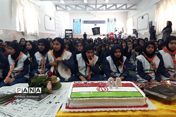 برگزاری مراسم چهلمین سالگرد انقلاب اسلامی دردبیرستان فخرالزمان قریب