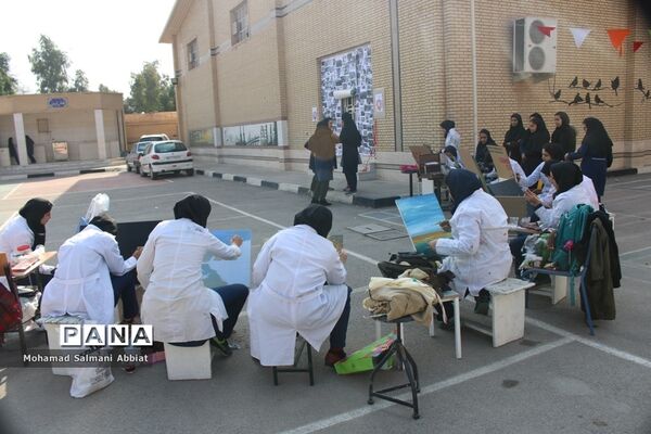 افتتاح نمایشگاه دست‌سازه‌های هنرجویان هنرستان حضرت آمنه (س) اهواز