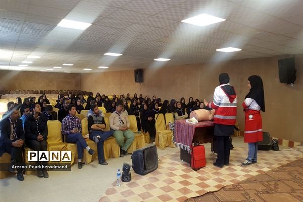 کارگاه آموزشی مربیان پیشتاز ناحیه یک یزد در کمپ کویرنوردی