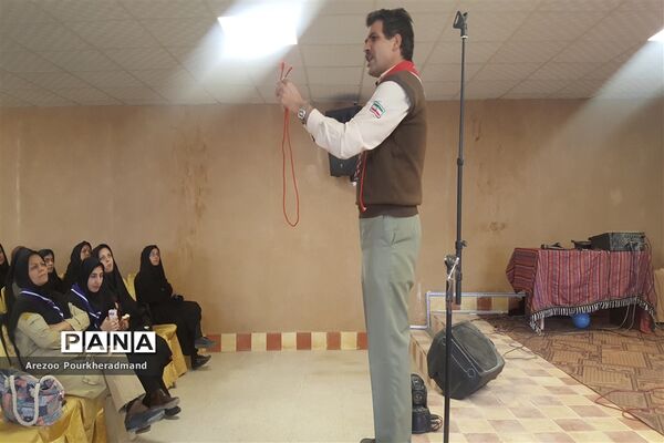 کارگاه آموزشی مربیان پیشتاز ناحیه یک یزد در کمپ کویرنوردی