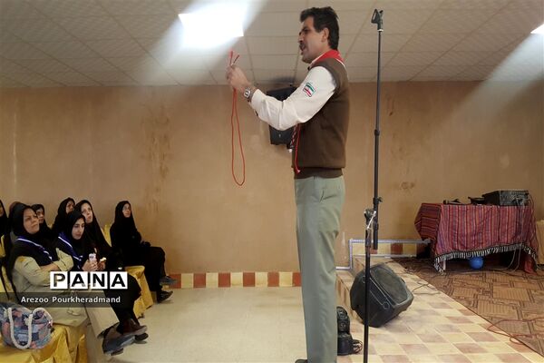 کارگاه آموزشی مربیان پیشتاز ناحیه یک یزد در کمپ کویرنوردی