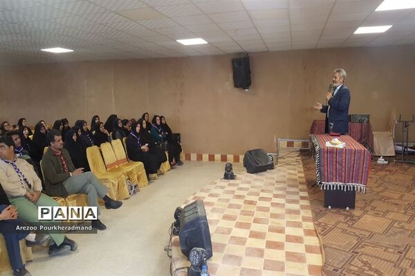 کارگاه آموزشی مربیان پیشتاز ناحیه یک یزد در کمپ کویرنوردی
