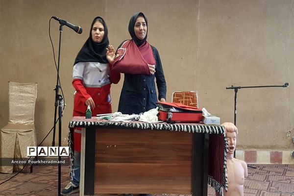 کارگاه آموزشی مربیان پیشتاز ناحیه یک یزد در کمپ کویرنوردی