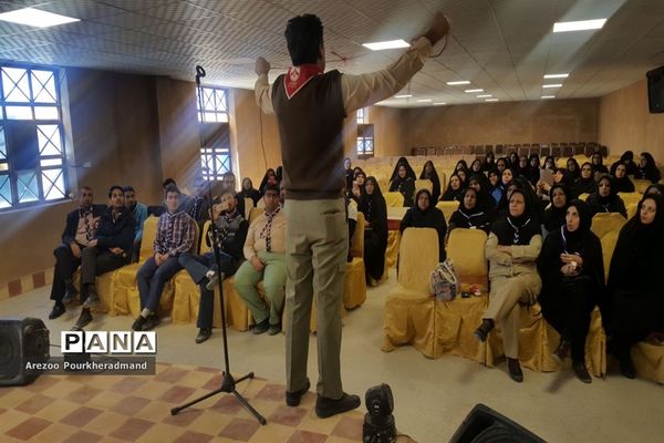 کارگاه آموزشی مربیان پیشتاز ناحیه یک یزد در کمپ کویرنوردی