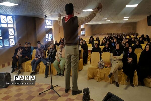 کارگاه آموزشی مربیان پیشتاز ناحیه یک یزد در کمپ کویرنوردی