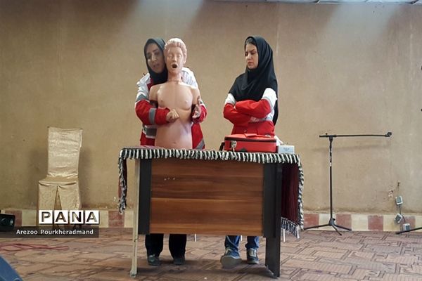 کارگاه آموزشی مربیان پیشتاز ناحیه یک یزد در کمپ کویرنوردی