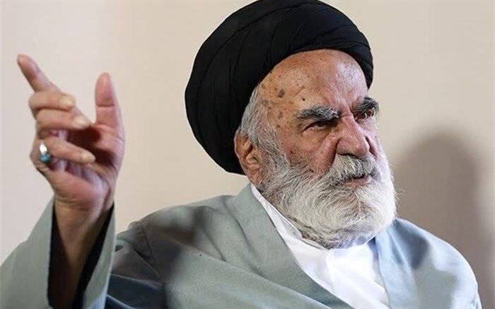 عیادت رئیس دفتر رهبر انقلاب از آیت الله کریمی درقم