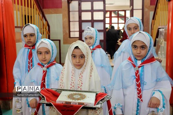 تجلیل از برگزیدگان مسابقات فرهنگی و هنری و پرسش مهر ناحیه 2 همدان