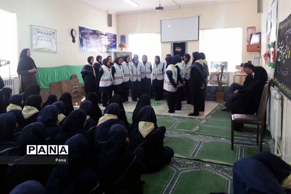 مراسم سوگواری ایام فاطمیه اعضای تشکل پیشتازان دبیرستان خدیجه کبری(س) سراب