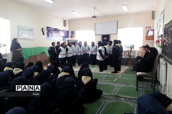 مراسم سوگواری ایام فاطمیه اعضای تشکل پیشتازان دبیرستان خدیجه کبری(س) سراب