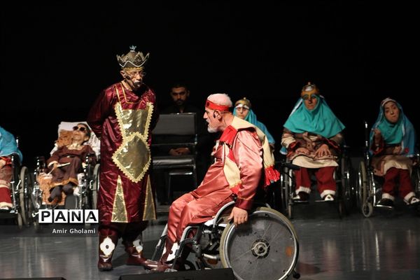 نمایش فاخر رستم و سهراب