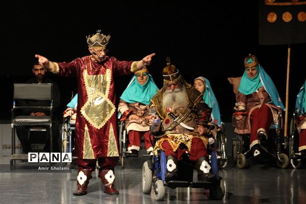 نمایش فاخر رستم و سهراب