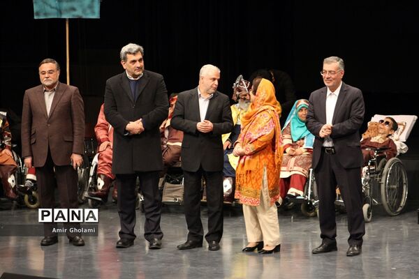 نمایش فاخر رستم و سهراب