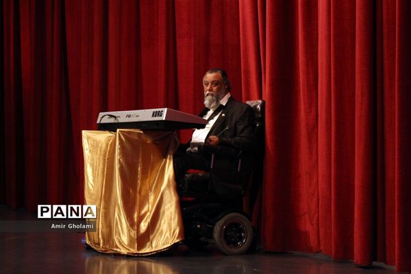 نمایش فاخر رستم و سهراب