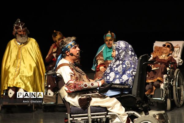 نمایش فاخر رستم و سهراب