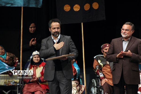 نمایش فاخر رستم و سهراب