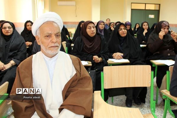 کارگاه آموزشی فرهنگ‌سازی نماز در خانواده