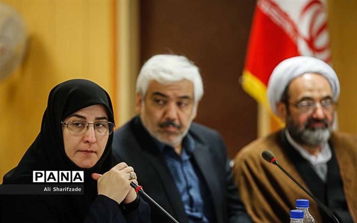 حکیم‌زاده: جمعیت هدف در کمیسیون آموزش قرآن باید دانش‌آموزان باشد