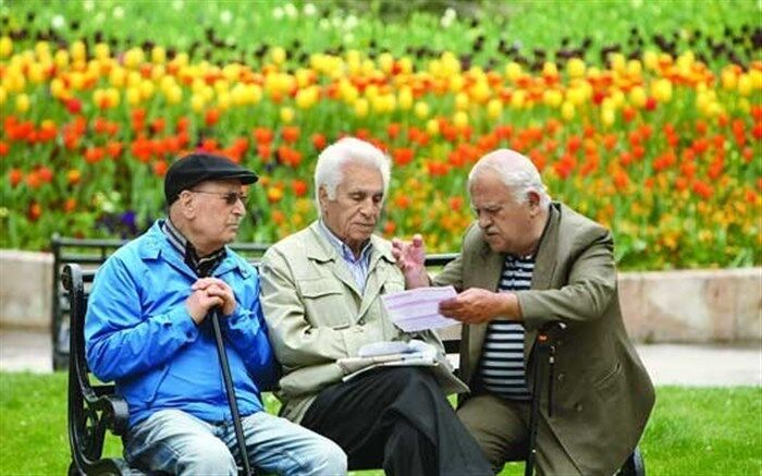 عیدی بازنشستگان همراه با حقوق بهمن ماه پرداخت می‌شود