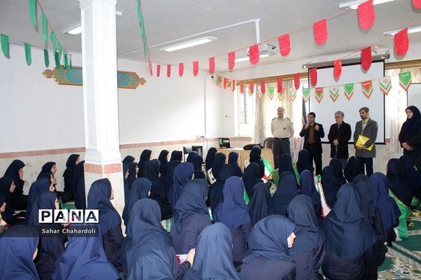 تمرین سرود 1357 نفری در مدارس استان همدان