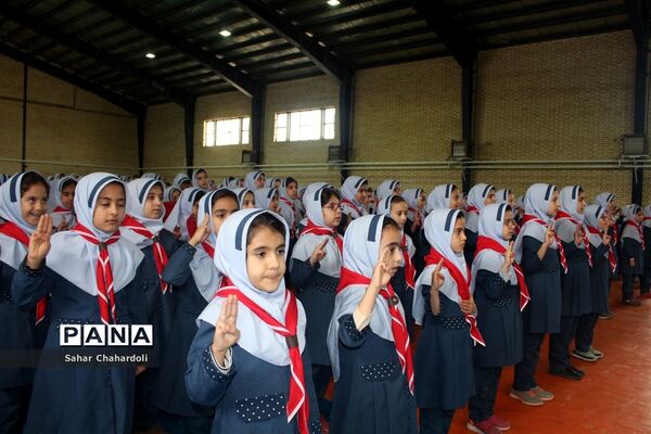 مراسم تحلیف دستمال گردن با حضور رئیس سازمان دانش‌آموزی استان همدان
