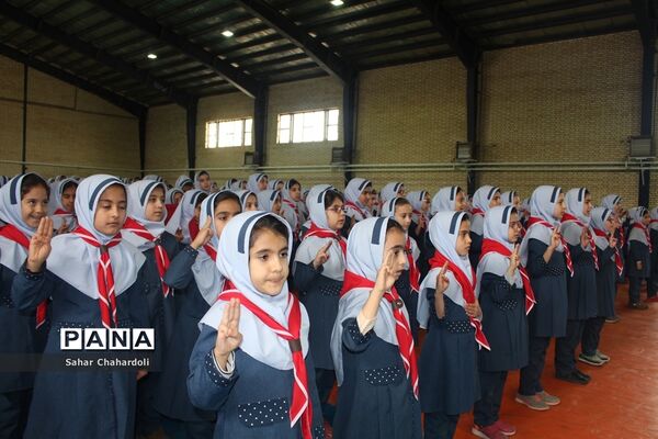 مراسم تحلیف دستمال گردن با حضور رئیس سازمان دانش‌آموزی استان همدان