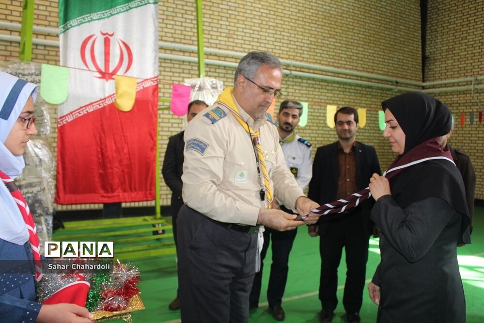 مراسم تحلیف دستمال گردن با حضور رئیس سازمان دانش‌آموزی استان همدان
