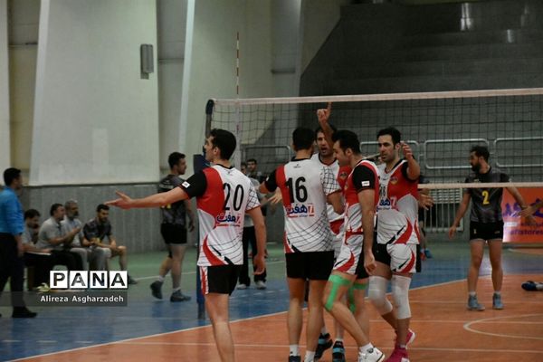 دیدار تیم‌های والیبال توپکا بابلسر و ملوان بندر انزلی