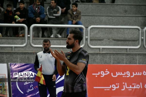 دیدار تیم‌های والیبال توپکا بابلسر و ملوان بندر انزلی