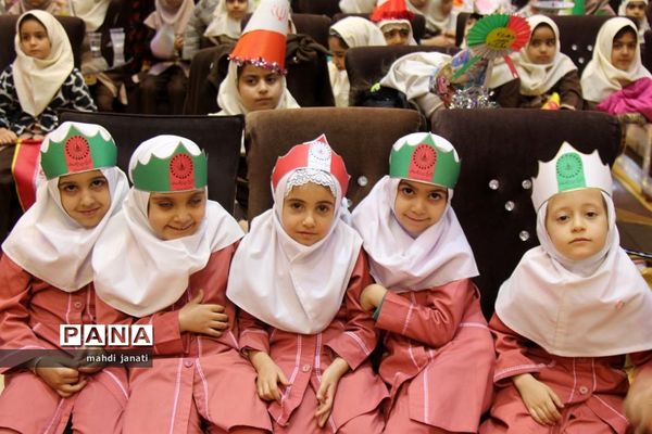 جشن انقلاب در مدارس قم