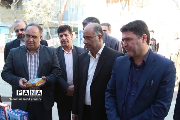 بازدید از نمایشگاه دست‌آورد‌های دانش‌آموزان منطقه 12 آموزش و پرورش شهر تهران