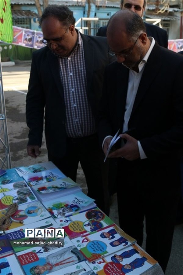 بازدید از نمایشگاه دست‌آورد‌های دانش‌آموزان منطقه 12 آموزش و پرورش شهر تهران