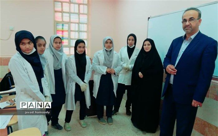 برگزاری مسابقات علوم آزمایشگاهی درمدارس حمیدیه