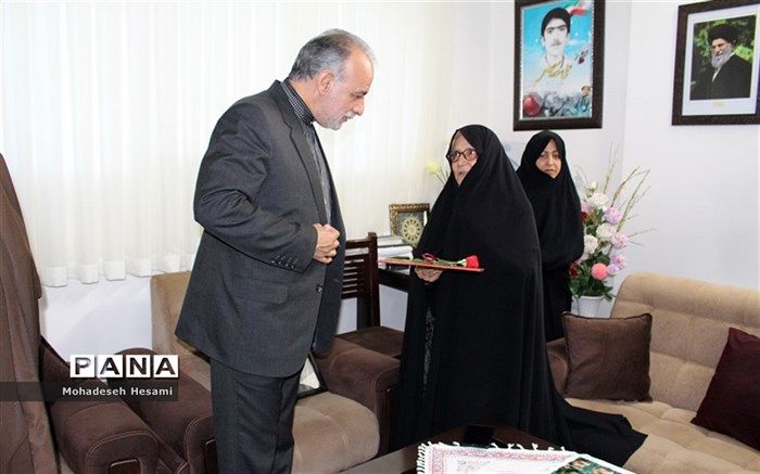 مدیر کل آموزش و پرورش خراسان جنوبی : استمرار و استحکام درخت انقلاب مرهون خون شهدا است