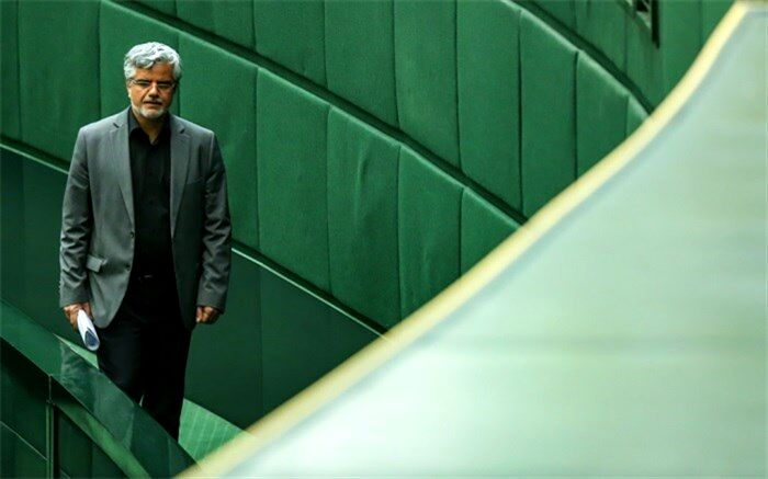 صادقی:  عدم  التزام به همه اصول قانون اساسی دلیل نابه‌سامانی‌‌های کشور است