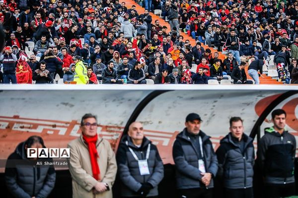 دیدار تیم‌های فوتبال پرسپولیس و پدیده