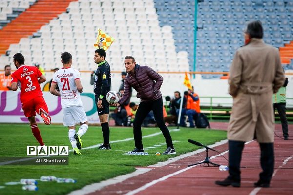 دیدار تیم‌های فوتبال پرسپولیس و پدیده