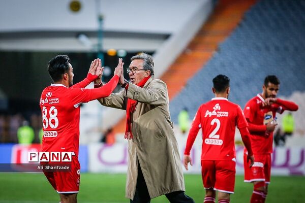 دیدار تیم‌های فوتبال پرسپولیس و پدیده