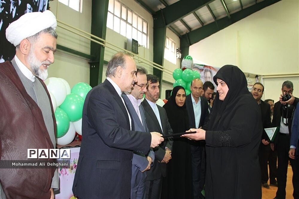 افتتاح دو پروژه ورزشی  دربهارستان با حضور وزیر ورزش و جوانان