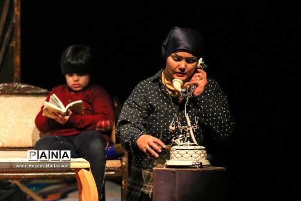 تئاتر «روزهای بی قوام» در ارومیه